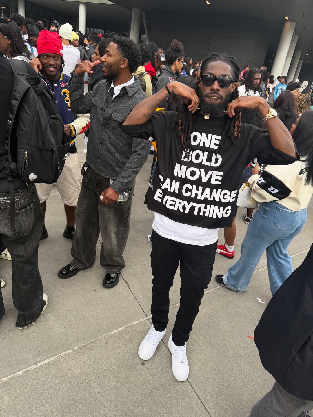 ONE BOLD MOVE TEE (Black)