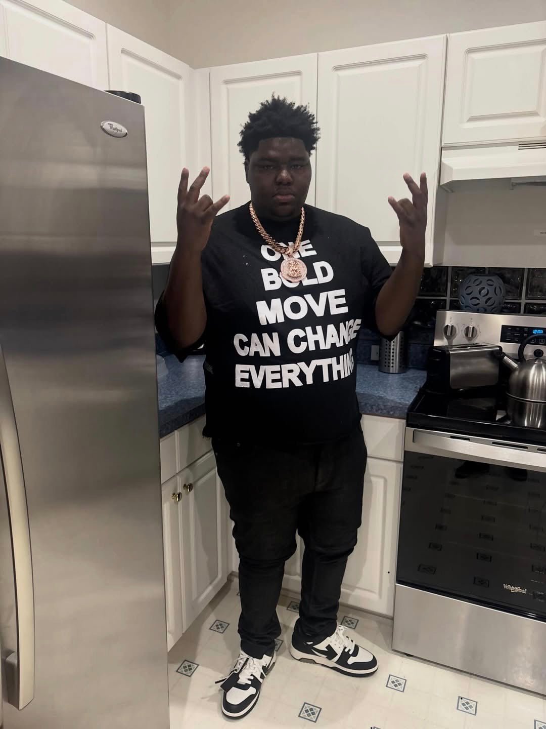 ONE BOLD MOVE TEE (Black)